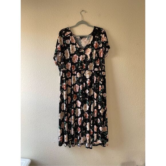 torrid Dresses & Skirts - Torrid women’s floral and lace detail dress size 4